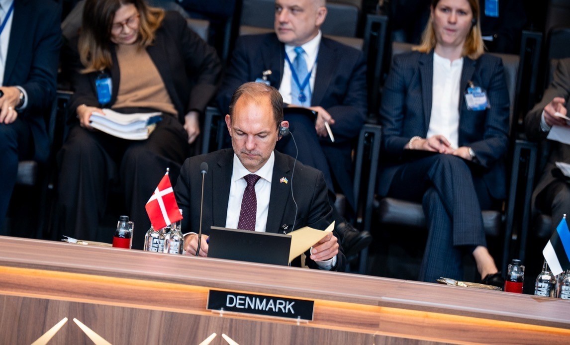 Forsvarsminister Jeppe Bruus til NATO forsvarsministermøde