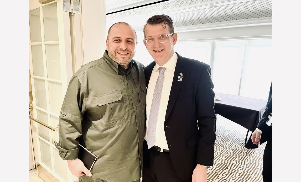 Danmark tiltræder et multinationalt samarbejde, der skal styrke rumbaseret overvågning og efterretning. Forsvarsminister Troels Lund Poulsen underskriver aftalen under NATO-topmødet i Washington D.C.