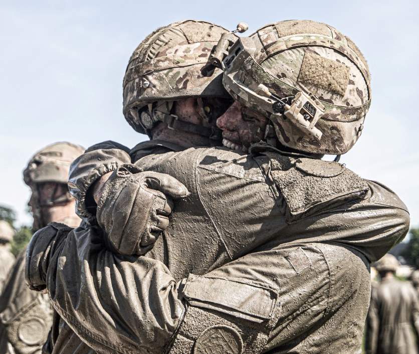 Værnepligtige ved den Kongelige Livgarde gennemgår den traditionsomspundne REX-tur